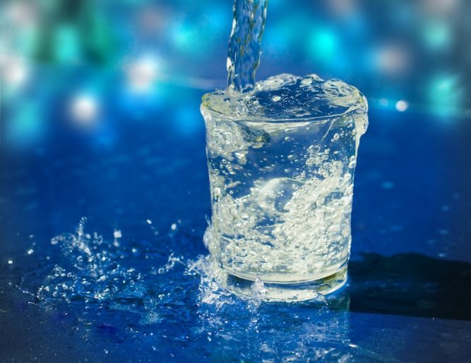 Life hack: bea suficientă apă înainte de un test